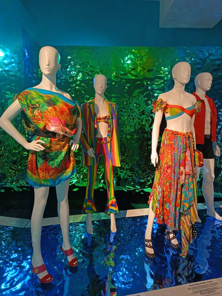 collection estivale versace exposition gianni versace retrospective au musée maillol paris