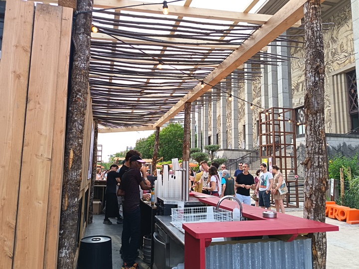 le bar de la terrasse les lionnes du palais de la porte dorée