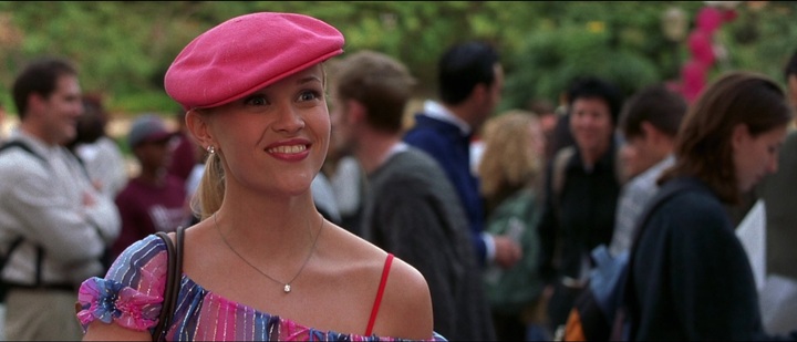 la revanche d'une blonde avec reese witherspoon elle woods à harvard en béret rose