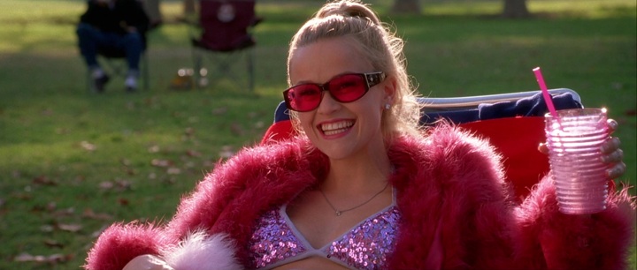 la revanche d'une blonde avec reese witherspoon elle woods en bikini encourage warren
