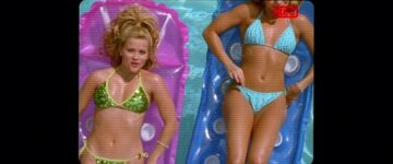 analyse de la revanche d'une blonde avec reese witherspoon néoféminisme ados et années 90 vidéo d'admission à harvard d'elle woods dans la piscine