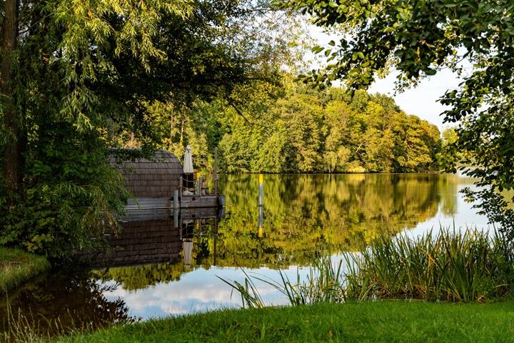 cabane au bord du lac tourisme slow life bien être