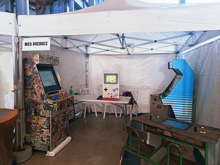 bornes d'arcade vintage créées par Meo Arcades stand play sorbonne 2026