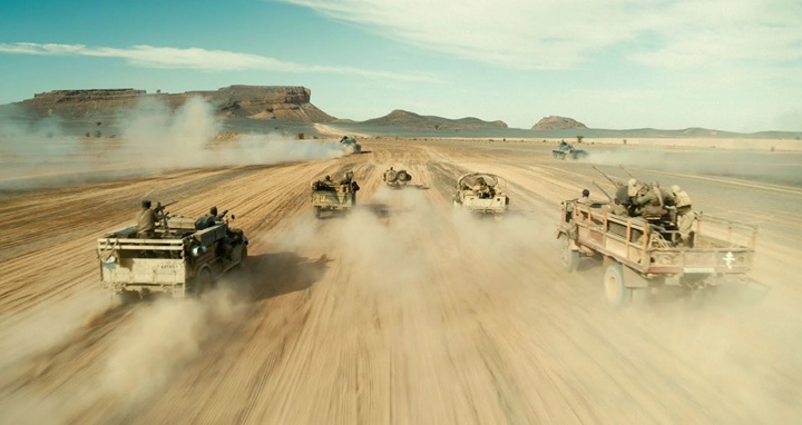 scène dans le désert dans le film historique la bataille de gaulle l'âge de fer d'antonin baudry