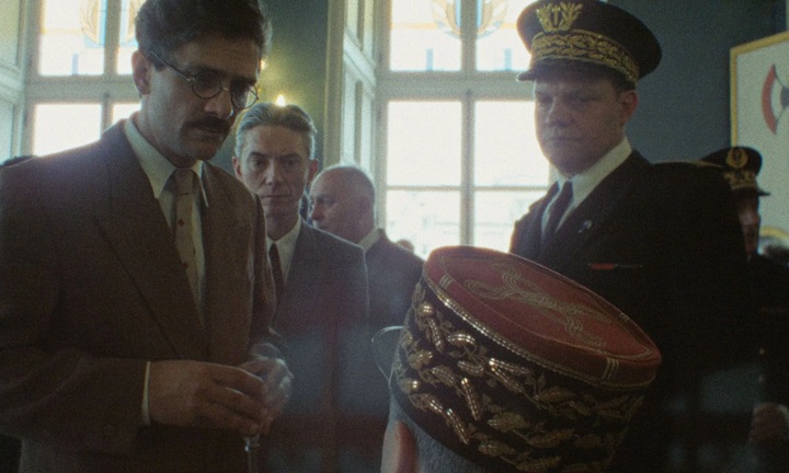l'administration du régime de vichy sous l'occupation dans le film notre salut avec swann arlaud